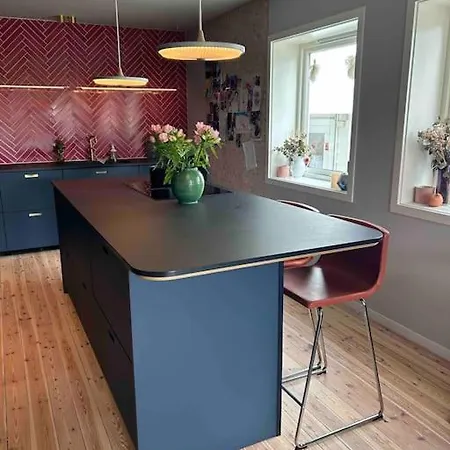 Ons Large Villa, Walking Distance To Town Вилла *