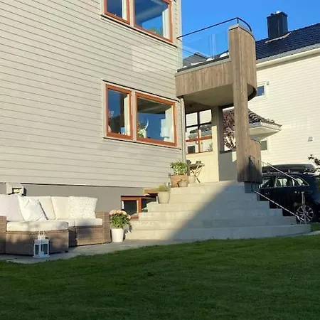 Ons Large Villa, Walking Distance To Town