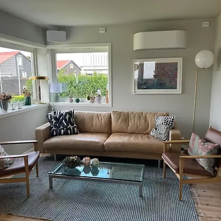 Ons Large Villa, Walking Distance To Town *