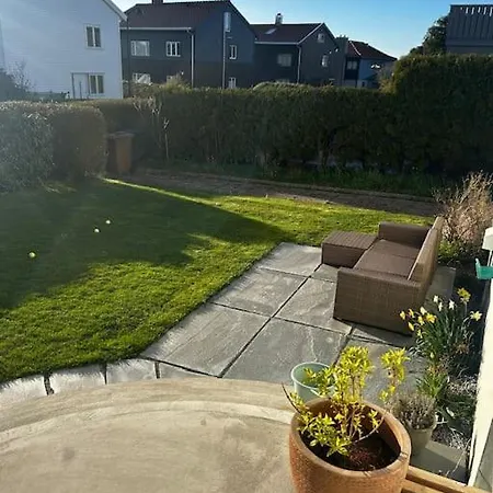 Βίλα Ons Large Villa, Walking Distance To Town