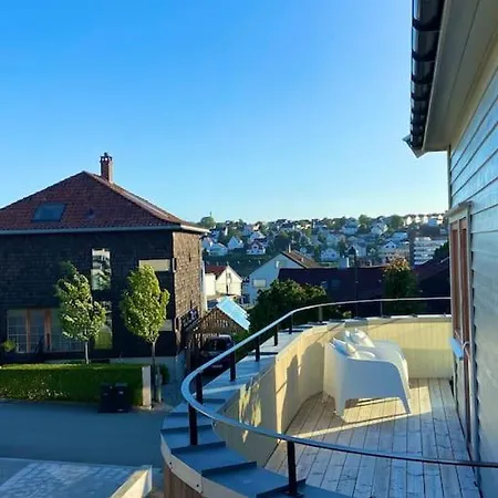 Ons Large Villa, Walking Distance To Town Βίλα