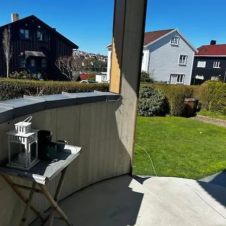 Βίλα Ons Large Villa, Walking Distance To Town