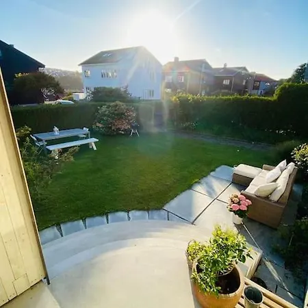 Ons Large Villa, Walking Distance To Town Βίλα